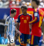 19.07.2026, Fussball Weltmeisterschaft 2026 in den USA, Finale, Spanien - Argentinien, im MetLife Stadium (New York/New Jersey (East Rutherford)), Ikonisches Aufeinandertreffen, v.li: Lionel Messi (Argentinien) mit Lamine Yamal (Spanien) 
 

