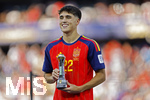 19.07.2026, Fussball Weltmeisterschaft 2026 in den USA, Finale, Spanien - Argentinien, im MetLife Stadium (New York/New Jersey (East Rutherford)), Spanien ist Fussball Weltmeister 2026, Siegerehrung, Pau Cubarsi (Spanien) bekommt den Pokal für den besten Youngster der WM.

