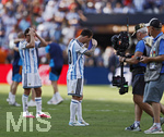 19.07.2026, Fussball Weltmeisterschaft 2026 in den USA, Finale, Spanien - Argentinien, im MetLife Stadium (New York/New Jersey (East Rutherford)), Abpfiff, Spanien ist nach 1:0 Sieg Weltmeister 2026, die Spanier jubeln, Lionel Messi (re, Argentinien) nachdenklich  
 

