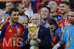 19.07.2026, Fussball Weltmeisterschaft 2026 in den USA, Finale, Spanien - Argentinien, im MetLife Stadium (New York/New Jersey (East Rutherford)), Nach dem 1:0 Sieg, die Siegerehrung für den Weltmeister 2026 Spanien. Trainer Luis de la Fuente (Spanien) mit dem WM-Pokal 
 

