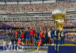 19.07.2026, Fussball Weltmeisterschaft 2026 in den USA, Finale, Spanien - Argentinien, im MetLife Stadium (New York/New Jersey (East Rutherford)), Nach dem 1:0 Sieg, die Siegerehrung für den Weltmeister 2026 Spanien.  Rodri (Spanien) stemmt den Pokal in die Höhe.
 

