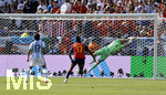 19.07.2026, Fussball Weltmeisterschaft 2026 in den USA, Finale, Spanien - Argentinien, im MetLife Stadium (New York/New Jersey (East Rutherford)), Torwart Emiliano Martinez (Argentinien) wehrt den Ball ab 
 

