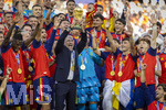 19.07.2026, Fussball Weltmeisterschaft 2026 in den USA, Finale, Spanien - Argentinien, im MetLife Stadium (New York/New Jersey (East Rutherford)), Spanien ist Fussball Weltmeister 2026, Siegerehrung, Trainer Luis de la Fuente (Spanien) stemmt den Pokal in die Höhe, Lamine Yamal (Spanien), Fermin Lopez (Spanien) Fermin Lopez (Spanien), Nico Williams (Spanien) etc,

