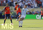 19.07.2026, Fussball Weltmeisterschaft 2026 in den USA, Finale, Spanien - Argentinien, im MetLife Stadium (New York/New Jersey (East Rutherford)), Das Foul zur roten Karte für Enzo Fernandez (Argentinien), von links:  Pau Cubarsi (Spanien) gegen Enzo Fernandez (Argentinien) 
 

