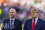 19.07.2026, Fussball Weltmeisterschaft 2026 in den USA, Finale, Spanien - Argentinien, im MetLife Stadium (New York/New Jersey (East Rutherford)), Spanien ist Fussball-Weltmeister 2026, US-Präsident Donald Trump (re) kommt zur Siegerehrung ins Stadion. li: Gianni Infantino (FIFA-Präsident) 

