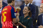 19.07.2026, Fussball Weltmeisterschaft 2026 in den USA, Finale, Spanien - Argentinien, im MetLife Stadium (New York/New Jersey (East Rutherford)), Spanien ist Fussball-Weltmeister 2026, US-Präsident Donald Trump (li) kommt zur Siegerehrung ins Stadion. mitte: Präsidentin von Mexico Claudia Sheinbaum mit Rodri (Spanien), Premier-Minister Mark Carney von Canada (re), 

