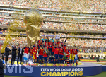 19.07.2026, Fussball Weltmeisterschaft 2026 in den USA, Finale, Spanien - Argentinien, im MetLife Stadium (New York/New Jersey (East Rutherford)), Spanien ist Fussball-Weltmeister 2026, Siegerehrung, li: König Felipe IV von Spanien, mitte: Rodri (Spanien) ,mit dem Pokal.

