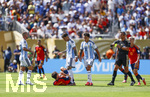 19.07.2026, Fussball Weltmeisterschaft 2026 in den USA, Finale, Spanien - Argentinien, im MetLife Stadium (New York/New Jersey (East Rutherford)), Mikel Oyarzabal (Spanien) am Boden, , Enzo Fernandez (Argentinien), Lisandro Martinez (Argentinien), Schiedsrichter Slavko Vincic (SLO) 
 

