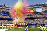 19.07.2026, Fussball Weltmeisterschaft 2026 in den USA, Finale, Spanien - Argentinien, im MetLife Stadium (New York/New Jersey (East Rutherford)), Einmarsch der Mannschaften vor dem Spiel. Pyro-Rauch in den Landesfarben von Spanien.
 


