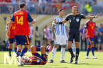 19.07.2026, Fussball Weltmeisterschaft 2026 in den USA, Finale, Spanien - Argentinien, im MetLife Stadium (New York/New Jersey (East Rutherford)), Mikel Oyarzabal (Spanien) am Boden, , Enzo Fernandez (Argentinien), Lisandro Martinez (Argentinien), Schiedsrichter Slavko Vincic (SLO), Aymeric Laporte (Spanien) 
 

