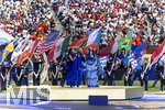 19.07.2026, Fussball Weltmeisterschaft 2026 in den USA, Finale, Spanien - Argentinien, im MetLife Stadium (New York/New Jersey (East Rutherford)),  Auftritt von v.li: Nicole Scherzinger, Popstar Robbie Williams (England), Sängerin Laura Pausini (Italien) bei der Abschlussfeier vor dem Spiel
 

