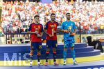 19.07.2026, Fussball Weltmeisterschaft 2026 in den USA, Finale, Spanien - Argentinien, im MetLife Stadium (New York/New Jersey (East Rutherford)),  v.li: Pau Cubarsi (Spanien) mit seiner Auszeichnung Young Player of the Tournament,  Rodri (Spanien) bekommt den Pokal für den besten Spieler der WM, Torwart Simon Unai (Spanien) mit der Auszeichnung Torwart des Turniers.
  
 

