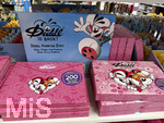 20.07.2026, Diddl is Back! im Angebot eines Supermarktes in Bayern wird die berühmte Diddl-Maus prominent im Gang angeboten. Neuer Trend, Kidults ? Erwachsene, die sich mit solchen Produkten ein Stück Kindheit und Geborgenheit zurückholen! Neu auch das Comeback der Kultmaus: Diddl war der erklärte Kinderheld der Neunziger und 2000er Jahre. Diddl ist eine Cartoonfigur des Zeichners Thomas Goletz. Nach dem bereits in 2025 ein Comeback im deutschsprachigen Raum für 2026 angekündigt wurde, startete am 18. Juli 2026 in vier Fachgeschäften in Deutschland, Österreich und der Schweiz der Vorverkauf. Der offizielle Verkauf begann am 20. Juli 2026.

