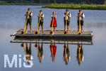 21.07.2026, Der Moorsee Elbsee bei Aitrang im Allgäu, am Elbseerestaurant spielen die Günztaler Alphornbläser aus Markt Rettenbach (Unterallgäu) auf einem Floß heimatliche Klänge in idyllischer Umgebung.