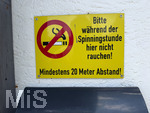 25.07.2026, Rauchverbot an einem Fitnessstudio in Bad Wörishofen, Am Eingang hängt ein Schild für Rauchverbot während der Spinning-Stunde. Mindestens 20 Meter Abstand!