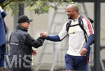 27.07.2026, Fussball Bundesliga 2026/2027, Trainingslager FC Bayern München in Rottach-Egern am Tegernsee (Bayern). Trainer Vincent Kompany (FC Bayern München) shakehands