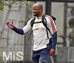 27.07.2026, Fussball Bundesliga 2026/2027, Trainingslager FC Bayern München in Rottach-Egern am Tegernsee (Bayern). Trainer Vincent Kompany (FC Bayern München) hat schwarze Finger, ihm ist wohl die Kette vom Fahrrad runter gekracht