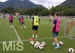 27.07.2026, Fussball Bundesliga 2026/2027, Trainingslager FC Bayern München in Rottach-Egern am Tegernsee (Bayern). Tom Bischof (li, FC Bayern München) 