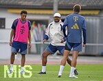 27.07.2026, Fussball Bundesliga 2026/2027, Trainingslager FC Bayern München in Rottach-Egern am Tegernsee (Bayern). Trainer Vincent Kompany (2. von links, FC Bayern München) gibt Anweisungen. 