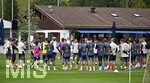 27.07.2026, Fussball Bundesliga 2026/2027, Trainingslager FC Bayern München in Rottach-Egern am Tegernsee (Bayern).Die Bayern Spieler versammeln sich um Trainer Vincent Kompany (FC Bayern München) 