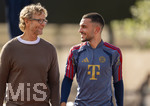 27.07.2026, Fussball Bundesliga 2026/2027, Trainingslager FC Bayern München in Rottach-Egern am Tegernsee (Bayern). v.li: Pressesprecher Dieter Nickles (BAyern München) mit Arijon Ibrahimovic (Bayern München) 