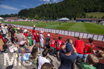27.07.2026, Fussball Bundesliga 2026/2027, Trainingslager FC Bayern München in Rottach-Egern am Tegernsee (Bayern). Zahlreiche Fans verfolgen gebannt das Training ihrer Stars auf dem Platz.