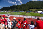 27.07.2026, Fussball Bundesliga 2026/2027, Trainingslager FC Bayern München in Rottach-Egern am Tegernsee (Bayern). Zahlreiche Fans verfolgen gebannt das Training ihrer Stars auf dem Platz.
