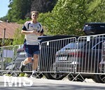 28.07.2026, Fussball Bundesliga 2026/2027, Trainingslager FC Bayern München in Rottach-Egern am Tegernsee (Bayern). Sportdirektor Christoph Freund (Bayern München) joggt zum Training