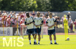 28.07.2026, Fussball Bundesliga 2026/2027, Trainingslager FC Bayern München in Rottach-Egern am Tegernsee (Bayern). li: Co-Trainer Floribert Ngalula (FC Bayern München, N´Galula), mitte: Co-Trainer Aaron Danks (Bayern München), re: Co-Trainer DANIEL FRADLEY  