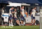 28.07.2026, Fussball Bundesliga 2026/2027, Trainingslager FC Bayern München in Rottach-Egern am Tegernsee (Bayern). Staff am Spielfeldrand, v.li: WALTER GFRERER (Head of Performance), Sportdirektor Christoph Freund (Bayern München), Christian Huhn (Physio)