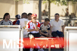 28.07.2026, Fussball Bundesliga 2026/2027, Trainingslager FC Bayern München in Rottach-Egern am Tegernsee (Bayern). v.re: Sportvorstand Max Eberl (Bayern München), Sportdirektor Christoph Freund (Bayern München) nachdenklich 
