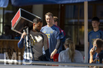 28.07.2026, Fussball Bundesliga 2026/2027, Trainingslager FC Bayern München in Rottach-Egern am Tegernsee (Bayern). Torwart Manuel Neuer (FC Bayern München) kommt zum Spielfeld, vorne sitzt seine Frau mit seinem Sohn.