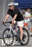29.07.2026, Fussball Bundesliga 2026/2027, Trainingslager FC Bayern München in Rottach-Egern am Tegernsee (Bayern). Sportvorstand Max Eberl (Bayern München) ) kommt mit dem Fahrrad