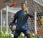 29.07.2026, Fussball Bundesliga 2026/2027, Trainingslager FC Bayern München in Rottach-Egern am Tegernsee (Bayern). Torwart Manuel Neuer (FC Bayern München) fängt eine Frisbee Wurf-Scheibe