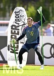 29.07.2026, Fussball Bundesliga 2026/2027, Trainingslager FC Bayern München in Rottach-Egern am Tegernsee (Bayern). Torwart Manuel Neuer (FC Bayern München) zieht die Bänder hoch.