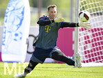 29.07.2026, Fussball Bundesliga 2026/2027, Trainingslager FC Bayern München in Rottach-Egern am Tegernsee (Bayern). Torwart Manuel Neuer (FC Bayern München) am Ball.