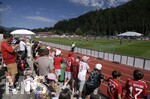 29.07.2026, Fussball Bundesliga 2026/2027, Trainingslager FC Bayern München in Rottach-Egern am Tegernsee (Bayern). zig Bayern Fans beim Training