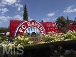 30.07.2026, Fussball Bundesliga 2026/2027, Trainingslager FC Bayern München in Rottach-Egern am Tegernsee (Bayern). Testspiel FC Rottach Egern - FC Bayern München, Der Mannschaftsbus des FC Bayern München steht am Hotel vor dem Eingang, vor einem herrlichen Blumenbeet.