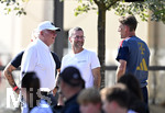 30.07.2026, Fussball Bundesliga 2026/2027, Trainingslager FC Bayern München in Rottach-Egern am Tegernsee (Bayern). Testspiel FC Rottach Egern - FC Bayern München,     v.l. Ehren-Präsident Uli Hoeneß (FC Bayern München, Hoeness), Sportlicher Leiter Bayern München II 
Michael Wiesinger (Bayern München) und Sportdirektor Christoph Freund (Bayern München) 