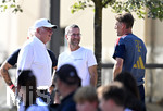 30.07.2026, Fussball Bundesliga 2026/2027, Trainingslager FC Bayern München in Rottach-Egern am Tegernsee (Bayern). Testspiel FC Rottach Egern - FC Bayern München,   v.l. Ehren-Präsident Uli Hoeneß (FC Bayern München, Hoeness), Sportlicher Leiter FC Bayern II  
Michael Wiesinger (Bayern München II ) und Sportdirektor Christoph Freund (Bayern München) 