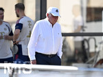 30.07.2026, Fussball Bundesliga 2026/2027, Trainingslager FC Bayern München in Rottach-Egern am Tegernsee (Bayern). Testspiel FC Rottach Egern - FC Bayern München,    Ehren-Präsident Uli Hoeneß (FC Bayern München, Hoeness) nachdenklich. 
