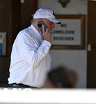 30.07.2026, Fussball Bundesliga 2026/2027, Trainingslager FC Bayern München in Rottach-Egern am Tegernsee (Bayern). Testspiel FC Rottach Egern - FC Bayern München,   Ehren-Präsident Uli Hoeneß (FC Bayern München, Hoeness) telefoniert.  