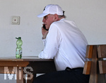 30.07.2026, Fussball Bundesliga 2026/2027, Trainingslager FC Bayern München in Rottach-Egern am Tegernsee (Bayern). Testspiel FC Rottach Egern - FC Bayern München,     Ehren-Präsident Uli Hoeneß (FC Bayern München, Hoeness) am Telefonieren