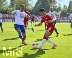 30.07.2026, Fussball Bundesliga 2026/2027, Trainingslager FC Bayern München in Rottach-Egern am Tegernsee (Bayern). Testspiel FC Rottach Egern - FC Bayern München,   v.l. Fethullah Soutsoglou (Rottach Egern) gegen Felipe Chavez (FC Bayern München),    