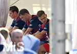 30.07.2026, Fussball Bundesliga 2026/2027, Trainingslager FC Bayern München in Rottach-Egern am Tegernsee (Bayern). Testspiel FC Rottach Egern - FC Bayern München,   v.l. Torwart Jonas Urbig (FC Bayern München), Torwart Manuel Neuer (FC Bayern München) und Joshua Kimmich (FC Bayern München) auf dem Ergometer Fahrrad.  