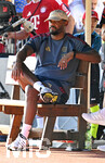 30.07.2026, Fussball Bundesliga 2026/2027, Trainingslager FC Bayern München in Rottach-Egern am Tegernsee (Bayern). Testspiel FC Rottach Egern - FC Bayern München,    Trainer Vincent Kompany (FC Bayern München) auf der Bank. 