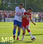 30.07.2026, Fussball Bundesliga 2026/2027, Trainingslager FC Bayern München in Rottach-Egern am Tegernsee (Bayern). Testspiel FC Rottach Egern - FC Bayern München,     v.l. Fetlullah  Sourtsoglou (FC Rottach-Egern) gegen Felipe Chavez (FC Bayern München).
