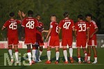 30.07.2026, Fussball Bundesliga 2026/2027, Trainingslager FC Bayern München in Rottach-Egern am Tegernsee (Bayern). Testspiel FC Rottach Egern - FC Bayern München,     v.l.Aleksandar Pavlovic (FC Bayern München),  Bastian Assomo (FC Bayern München), Joshua Kimmich (FC Bayern München), Jonathan Tah (FC Bayern München), Guido Della Rovere (Bayern München) , Nuraj Skender (FC Bayern München) und Nathaniel Brown (FC Bayern München) jubeln