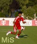 30.07.2026, Fussball Bundesliga 2026/2027, Trainingslager FC Bayern München in Rottach-Egern am Tegernsee (Bayern). Testspiel FC Rottach Egern - FC Bayern München, Nathaniel Brown (FC Bayern München) am Ball 