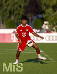 30.07.2026, Fussball Bundesliga 2026/2027, Trainingslager FC Bayern München in Rottach-Egern am Tegernsee (Bayern). Testspiel FC Rottach Egern - FC Bayern München, Nathaniel Brown (FC Bayern München) am Ball 